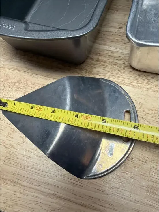 Baking Pans 3 Loaf Pans A Bake And Lift Pie Server & 2 Small 5” Pie Pans - Picture 14 of 15